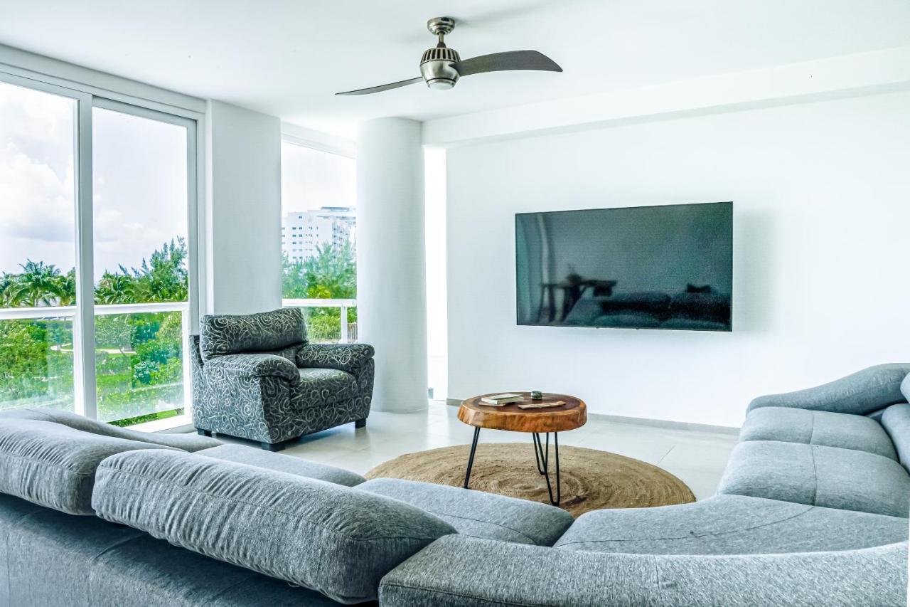 New Beachfront Luxury Apartments Cancún Kültér fotó
