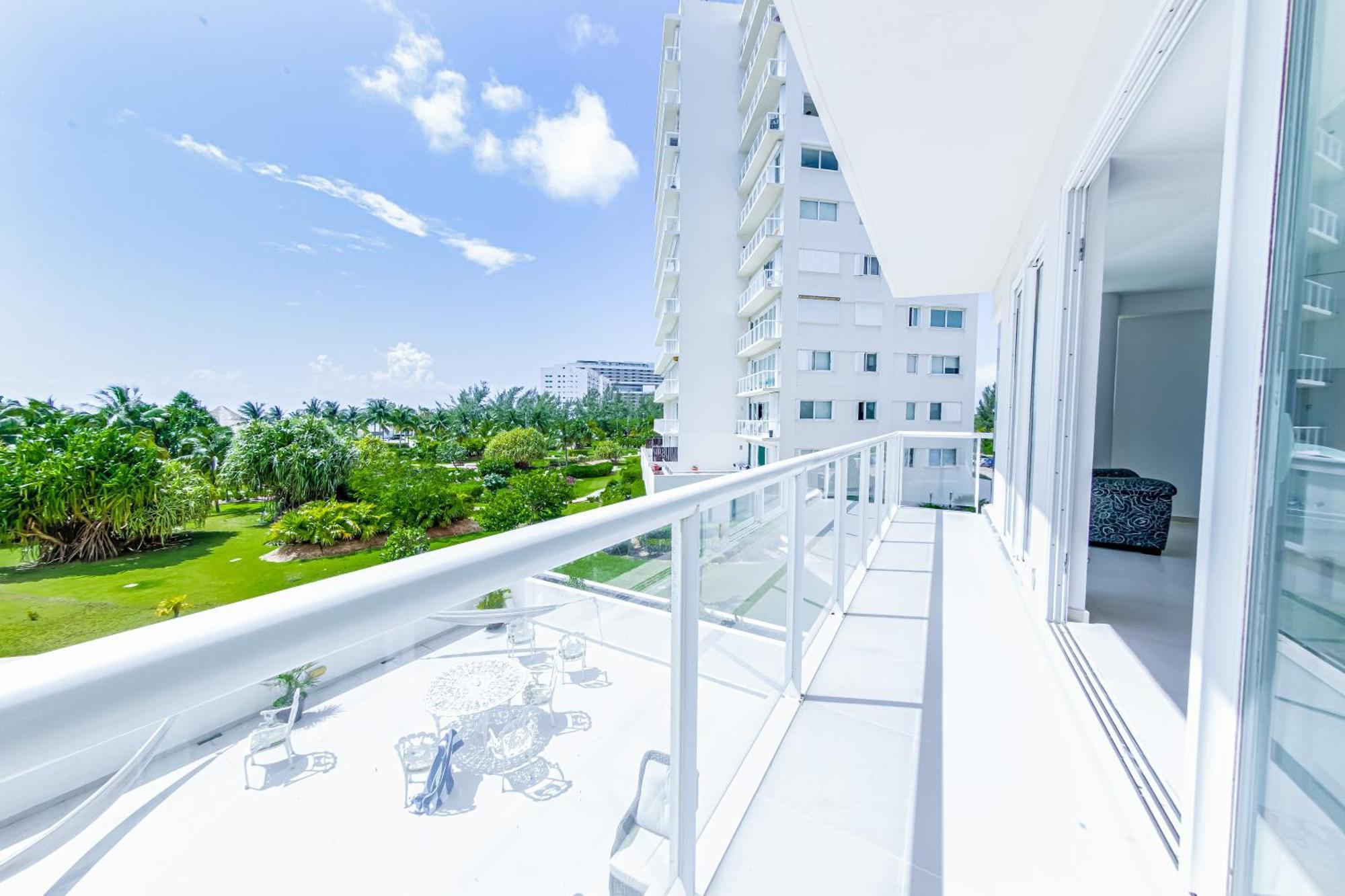 New Beachfront Luxury Apartments Cancún Kültér fotó
